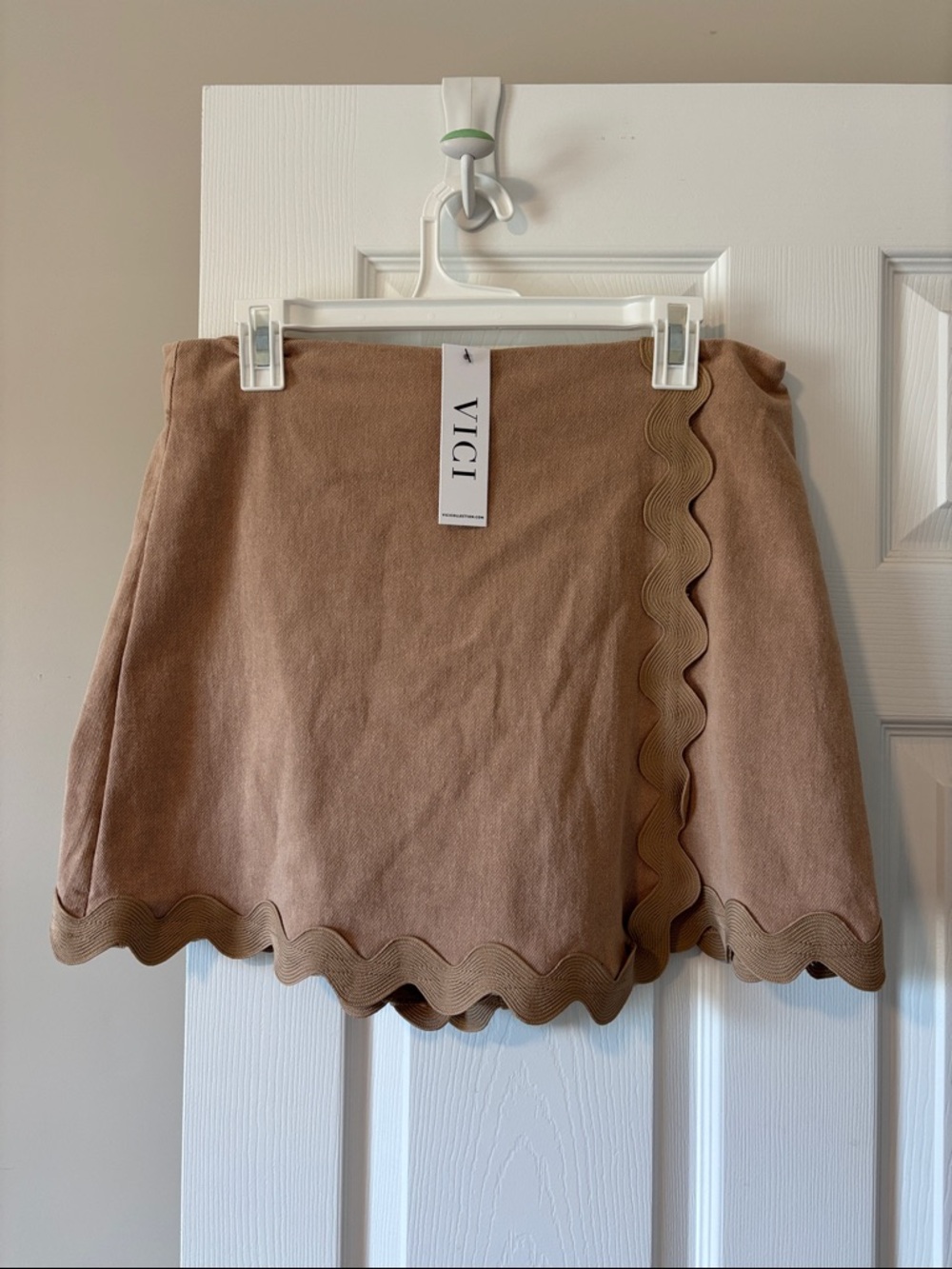 VICI Scalloped Hem Mini Skirt in Taupe Brown